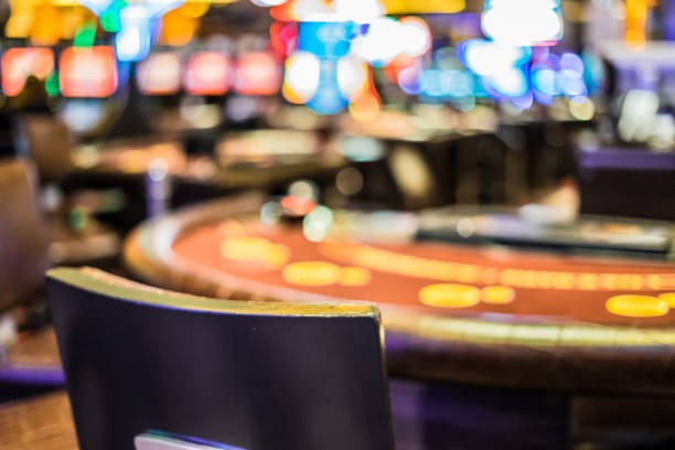 zonatuan app home screen showing football markets, live-dealer lobby, slots, and esports sections